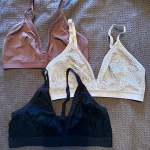Set of bralettes